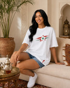 T-shirt blanc MarocGear avec motif étoile marocaine, porté dans un décor de riad marocain premium.
